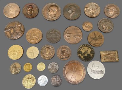 Lot de médailles en bronze dont :
-Thème...