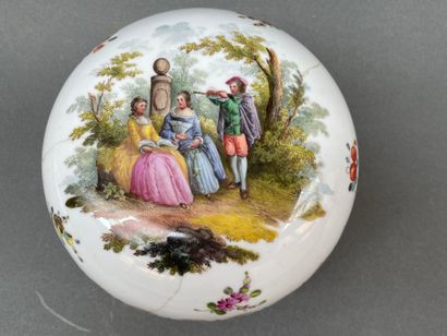 Dans le goût de MEISSEN
Bonbonnière lenticulaire...