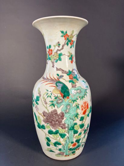 Chine, vers 1900, 
Paire de vases balsutres,...