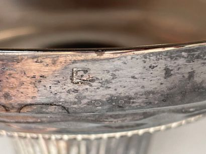 Paire de bougeoirs en métal argenté à fûts...