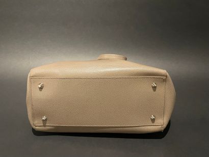 LANCASTER 
30-cm tote bag in taupe leather...