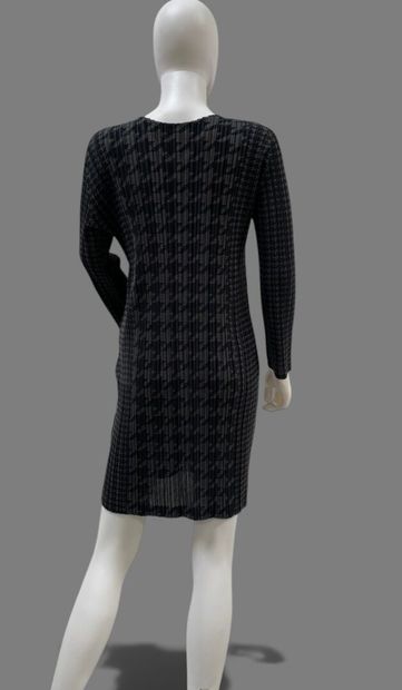 PLEATS PLEASE 
Gray and black houndstooth-print...