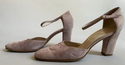 Christian DIOR
Pair of pink suede strappy...