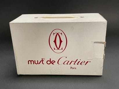 MUST by CARTIER
Burgundy grained leather...