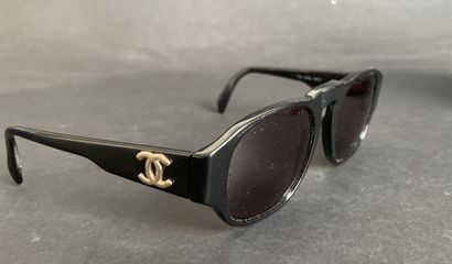 CHANEL
A pair of black composite sunglasses...