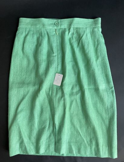 Yves SAINT LAURENT Variations
Almond-green...