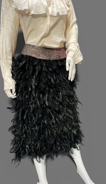 CELIA VELA PARA AGUA DE SEVILLA
Black feather...