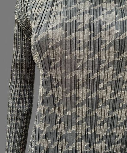 PLEATS PLEASE 
Gray and black houndstooth-print...
