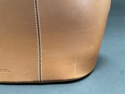 LANCEL
Camel-beige leather bag with ecru...