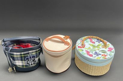 Estée LAUDER
Set of three vanity cases in...