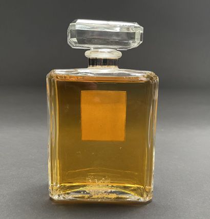 CHANEL
Replica COCO Eau de Parfum bottle.
H:...