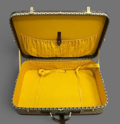 GOYARD
Set of 2 suitcases made of brown leather...