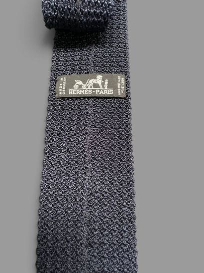 HERMES.
Navy blue crochet tie with logo.