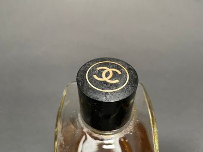 CHANEL
Eau de Toilette No. 5
H: 17 cm, partially...