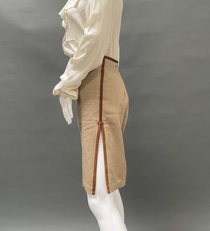 RALPH LAUREN
Straight-cut beige cotton skirt...