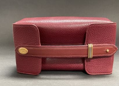 MUST by CARTIER
Burgundy grained leather...