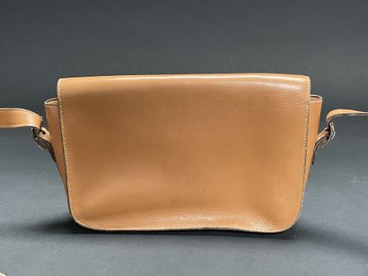 HERMES Paris
Camel leather shoulder bag,...