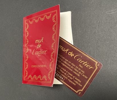 MUST by CARTIER
Burgundy grained leather...