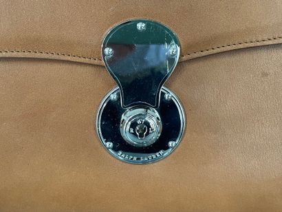 Ralph LAUREN 
25 cm camel leather clutch...
