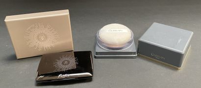 GUERLAIN
Set consisting of a compact mirror...