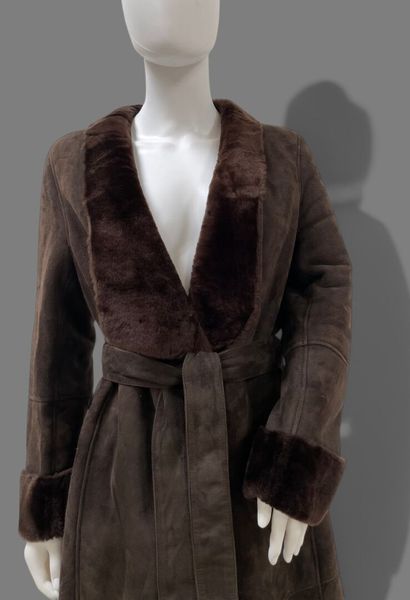 LOEWE
Brown shearling coat with a shawl collar...