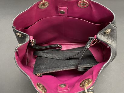 Christian DIOR
Black grained leather tote...