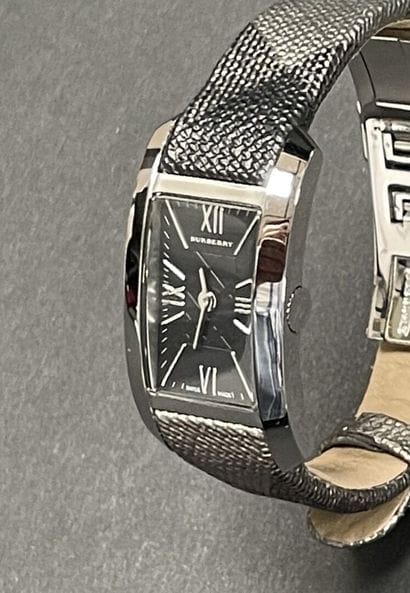 BURBERRY, Heritage
Quartz watch with a steel...