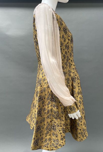 TARA JARMON
Silk dress with gold-background...