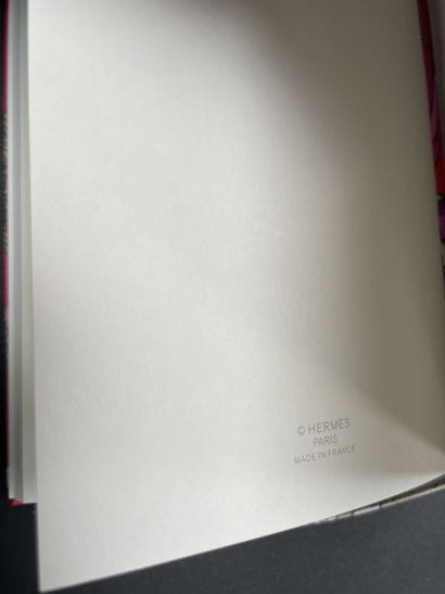 HERMES Paris
Printed silk notebook
In very...