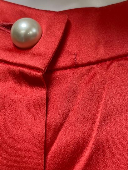 Yves SAINT LAURENT 
Coral-colored silk blouse
Size...