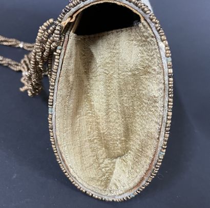 Four pouches embroidered with Indian silk.
Minor...