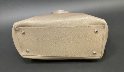 LANCASTER 
30-cm tote bag in taupe leather...