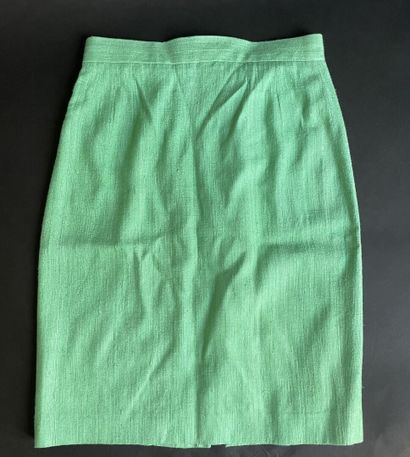 Yves SAINT LAURENT Variations
Almond-green...
