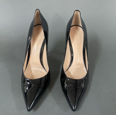 Gianvito ROSSI
Pair of pointed-toe patent...