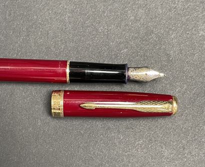 PARKER
-Parker Sonnet fountain pen, red lacquer...