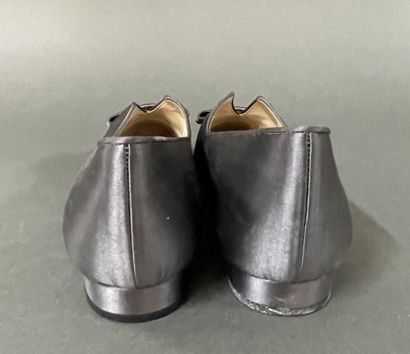 Christian LOUBOUTIN 
Pair of gray satin ballet...
