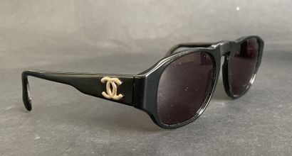 CHANEL
A pair of black composite sunglasses...