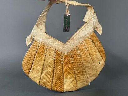 Stéphane KELIAN 
Patent python bag, handle,...
