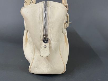 Salvatore FERRAGAMO 
Ecru leather bag, double...