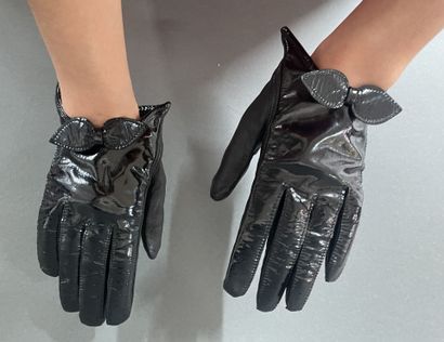 AGNELLE, Maison FABRE
Set of 3 pairs of gloves...