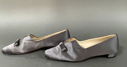Christian LOUBOUTIN 
Pair of gray satin ballet...