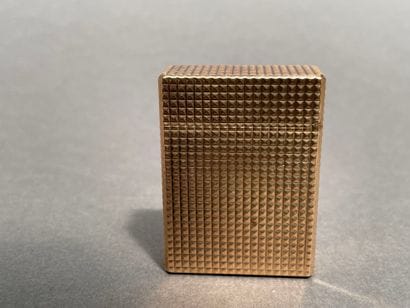 S.T. DUPONT
Gold-plated lighter with diamond-point...