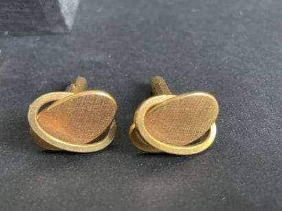 Eight pairs of cufflinks in various shapes...