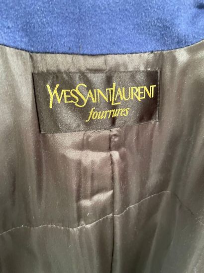 Yves SAINT LAURENT FUR
Blue wool coat with...