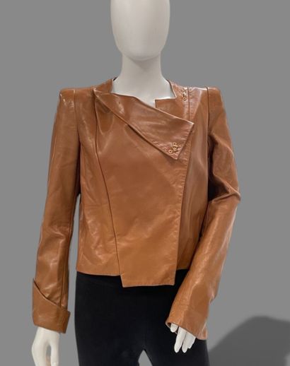 Guy LAROCHE
Camel-colored leather jacket