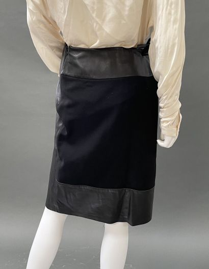 RALPH LAUREN
Black wool skirt accented with...