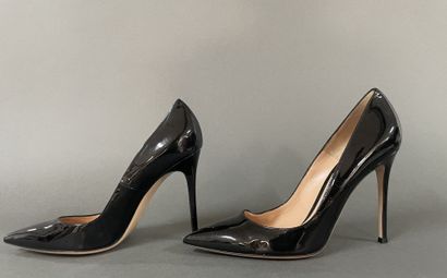 Gianvito ROSSI
Pair of pointed-toe patent...