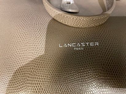 LANCASTER 
30-cm tote bag in taupe leather...