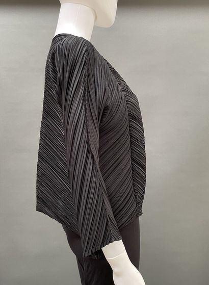 PLEATS PLEASE 
Black pleated jacket with...