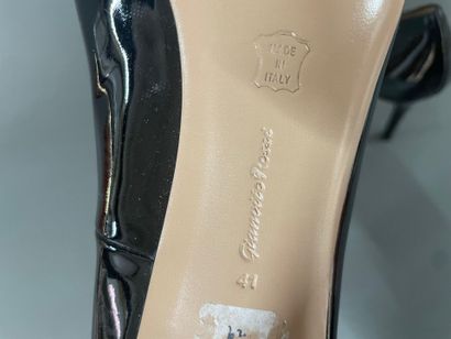 Gianvito ROSSI
Pair of pointed-toe patent...